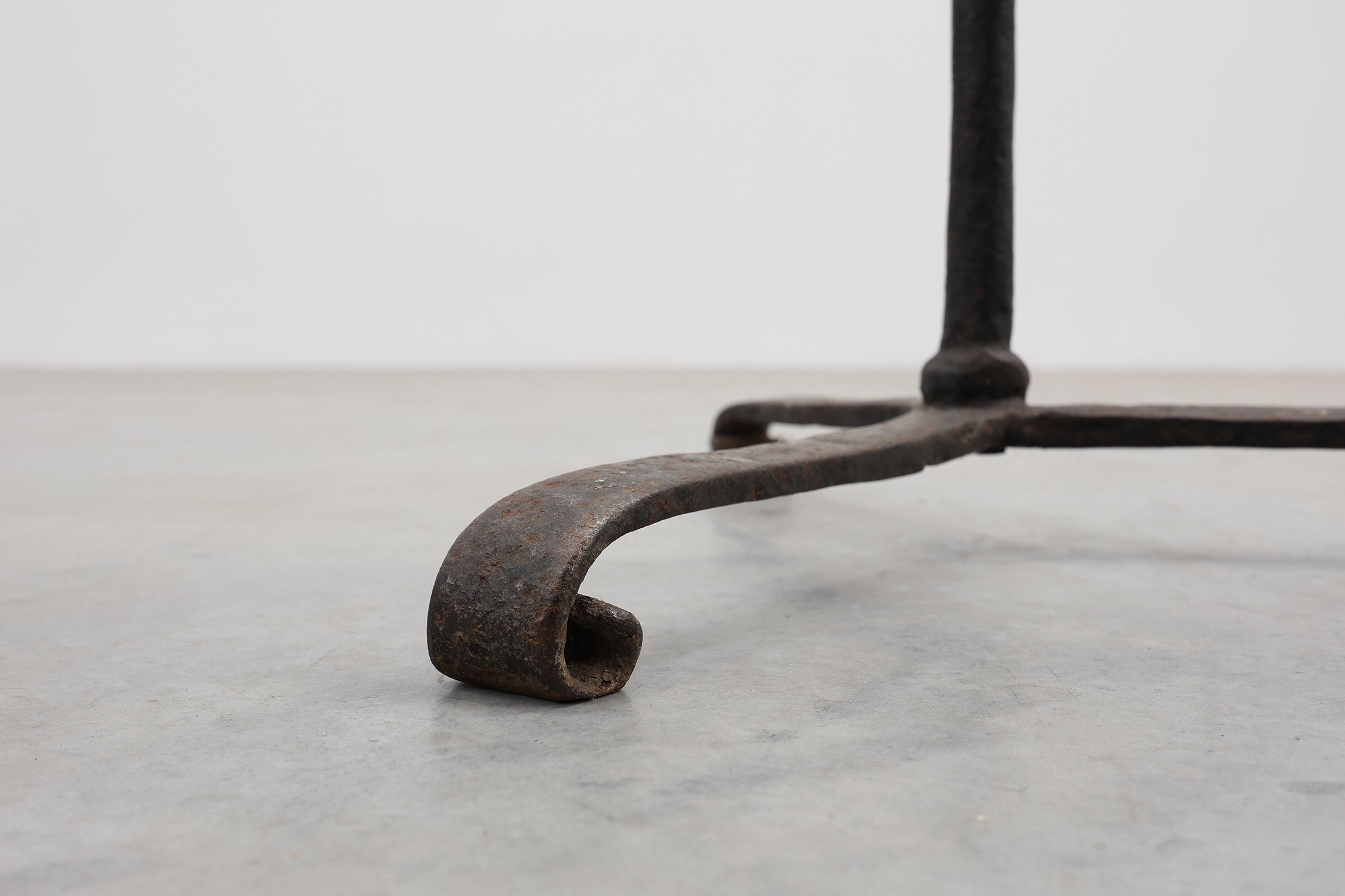 French hand-forged Iron Spike Stand or torchere, 15th century thumbnail